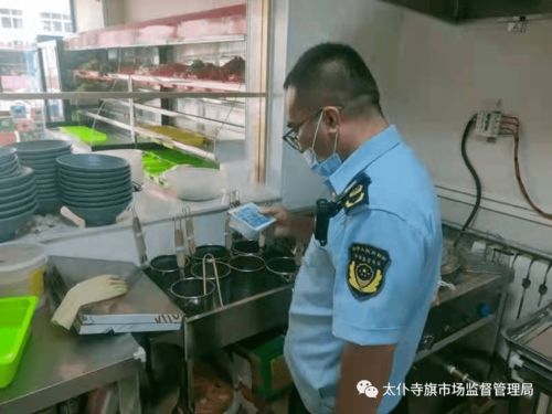 太仆寺旗市場監(jiān)督管理局開展火鍋等餐飲服務(wù)單位鴨血制品專項檢查